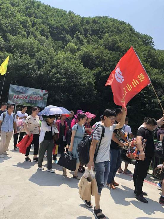 鞍山市天乙門窗有限公司組織全體員工開(kāi)展了每年一度的“清涼夏日游”團(tuán)建活動(dòng)(圖2)